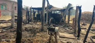 हाइटेन्सनको तार सर्ट हुंदा भेली उद्योगमा आगलागी, लाखौंको सामग्री जलेर नष्ट