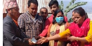 संगित मगरको अभियानमा मृगौला पिडितलाई नगद सहयोग