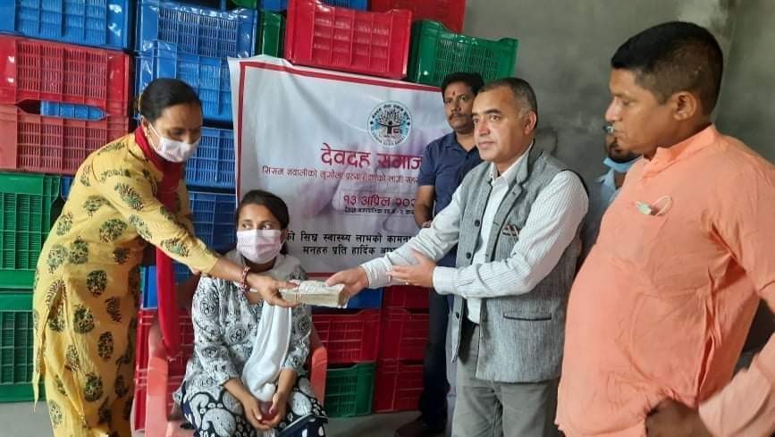 देवदह समाज युएईद्धारा मृगौला पिडित सिसम ज्ञवालीलाई सहयोग रकम हस्तान्तरण