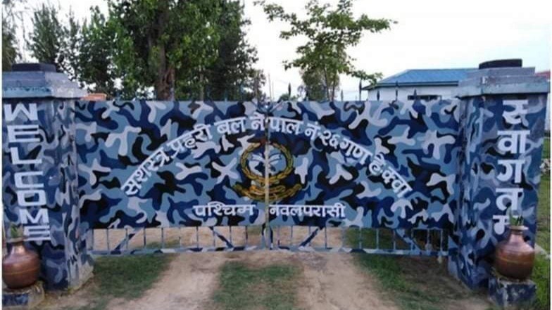 सशस्त्र प्रहरीद्वारा नवलपरासीमा ६ लाख बढीको अवैध कपडा बरामद