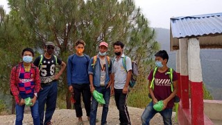मजदुरले ट्र्याक्टर पनि पाएनन् , रोल्पादेखि अर्घाखाँचीसम्म चाउचाउकै भरमा पैदल यात्रा