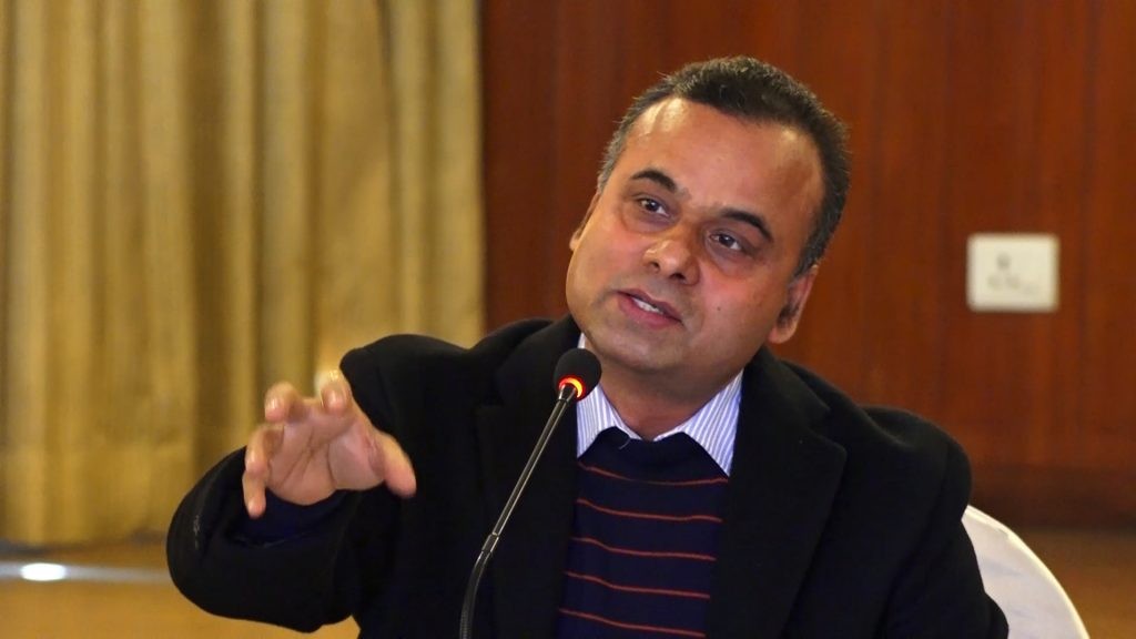 'प्रेमी-प्रेमिका जिस्के जसरी संविधानको अनादर गरि सपथ लिईनु अपराध हो' - डा. आचार्य 