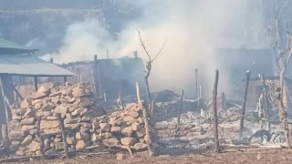 आगाेलागी हुँदा ऐरावतिमा ६ परिवारको घरगाेठ जल्याे 