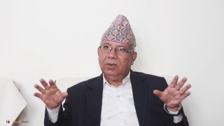 राष्ट्रपतिसमक्ष माधव नेपालको प्रश्न– 'म यहीँ छु, मेरो हस्ताक्षर कसरी पहिल्यै आयो ?'