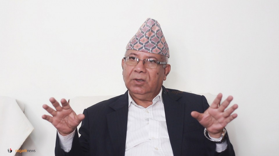 राष्ट्रपतिसमक्ष माधव नेपालको प्रश्न– 'म यहीँ छु, मेरो हस्ताक्षर कसरी पहिल्यै आयो ?'