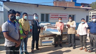 जिल्ला अस्पताल अर्घाखाँचीलाई एचडियु बेड र स्वास्थ्य सामग्री हस्तान्तरण