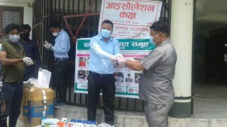 प्रभावशाली बचत समूहद्वारा प्रतापपुर आईसाेलेसन कक्षलाई स्वास्थ्य सामग्री सहयाेग