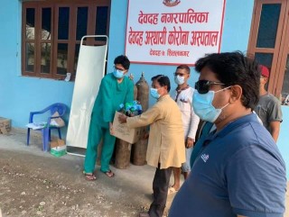राप्रपा देवदहद्वारा आइसोलेसन सेन्टरमा पौष्टिक आहार र स्वास्थ्य सामग्री प्रदान
