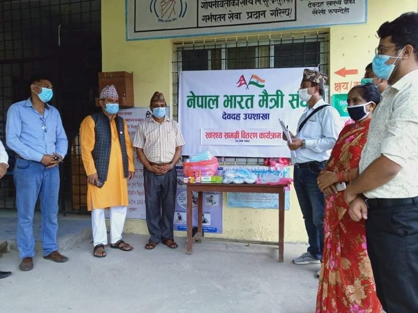 नेपाल भारत मैत्री संघ देवदहद्वारा स्वास्थ्य चौकीलाइ स्वास्थ्य सामाग्री हस्तान्तरण