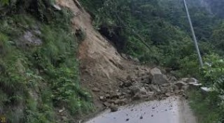 पहिरो जादा बुटवल-पाल्पा सडकखण्ड अवरूद्ध
