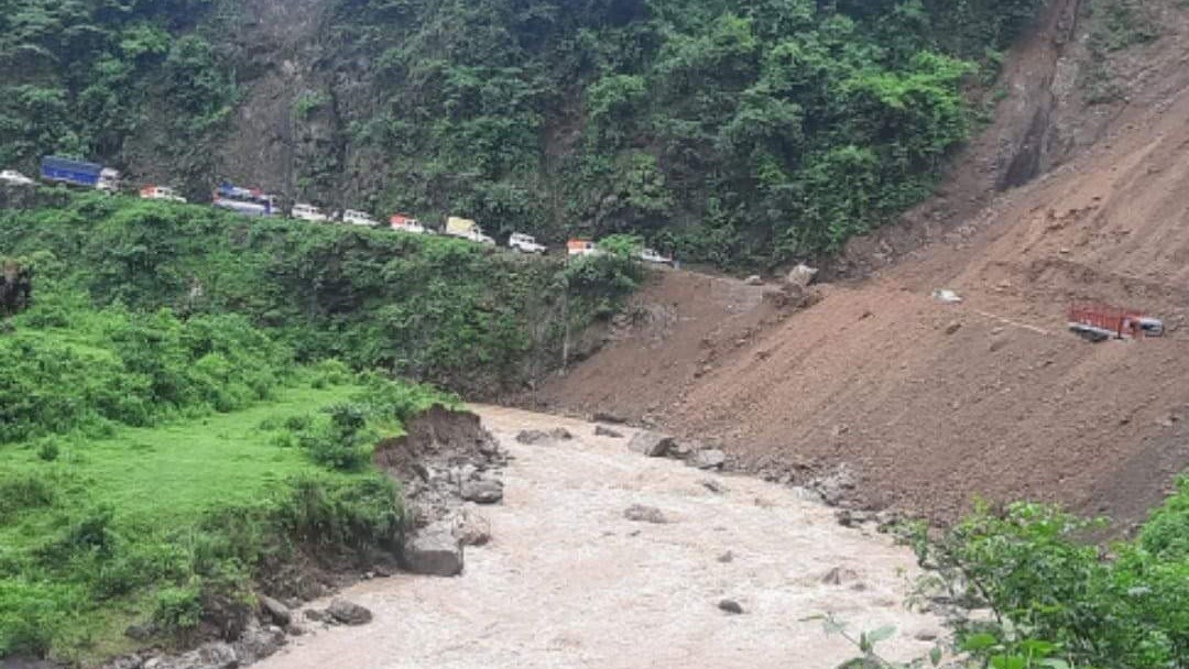 तीनदिनदेखि अबरुद्ध पाल्पा बुटवल सडक एकतर्फी सुचारु