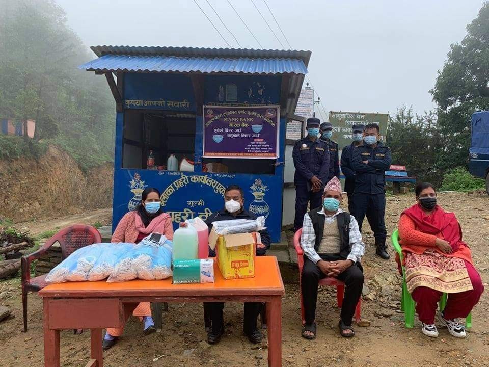 गुल्मीको पुर्कोटदहमा प्रहरीले गर्‍यो मास्क बैंक स्थापना