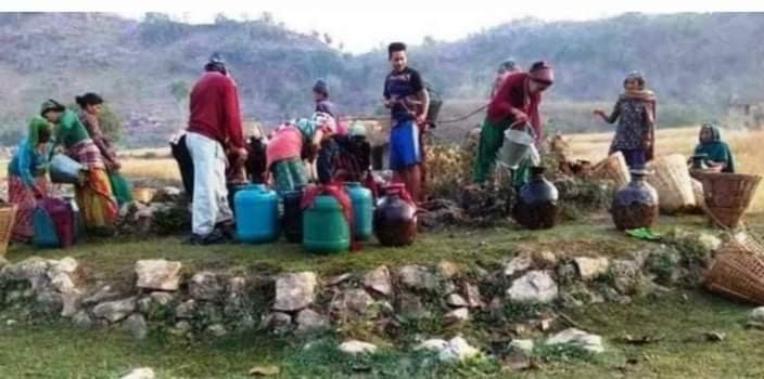 सुर्खेतको रेक्चा गाउँ जहाँ दुई गाग्री पानीले चल्छ दैनिकी, अनि महीनौं कुर्नुपर्छ नुहाउनलाई
