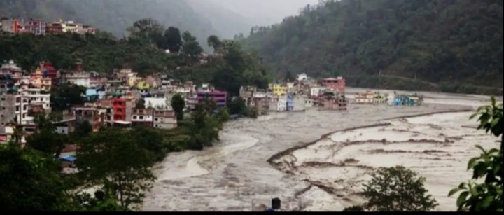 फेरि बढ्यो मेलम्ची नदीमा पानीको  बहाव