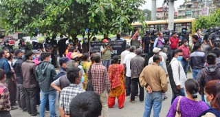 सर्वोच्च अदालतको फैसला मानिँदैन  भन्दै  ओली समर्थकको प्रदर्शन