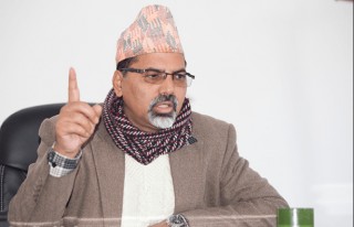 जर्नादन शर्मालाई अर्थ र पम्फा भुसाललाई ऊर्जा