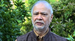 माधव नेपालको पुत्ला जलाएकाेमा केपी ओलीप्रति रघुजी पन्तको आक्रोश
