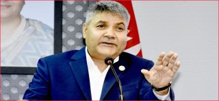यो पाँचवटा टाउका जोडेर बनाएको उपियाँ सरकार हो, चुनावमा हेरौँला : गोकुल बाँस्कोटा