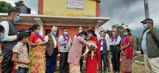 गुल्मीको मदानेमा महिला समुहलाई बाख्रा उपहार