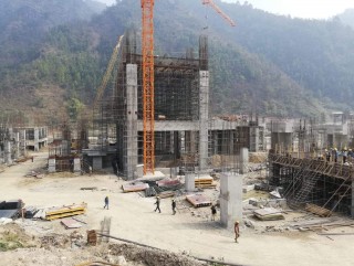 मजदुरले १३ महिनासम्म तलव नपाएपछि सर्देवास्थित सिजि सिमेन्ट निर्माण कम्पनीमा तालाबन्दी