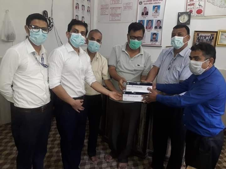 सङक्रमितकाे मनाेवल बढाउँदै गुल्मीका जनप्रतिनिधि 
