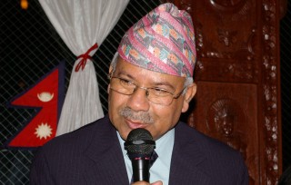 अन्ततः फुट्यो एमाले, नयाँ दल दर्ताको तयारी, सूर्य छोडेर खुल्ला किताबमा लागे माधव