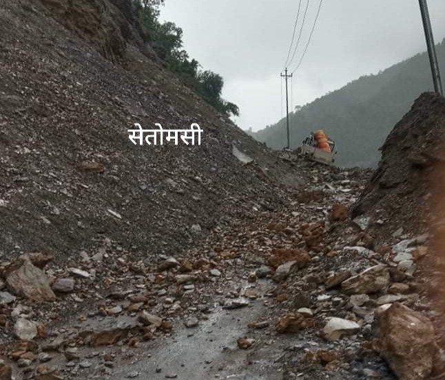 भिषण वर्षाले रिडी रुद्रवेणि बाटाे अबरुद्ध