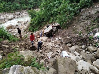 सिद्धार्थ राजमार्गको पानी मिलमा जिप दुर्घटना : दुई घाइते
