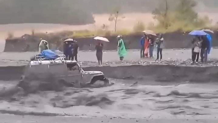 गुल्मीमा बग्याे बलेराे जिप 
