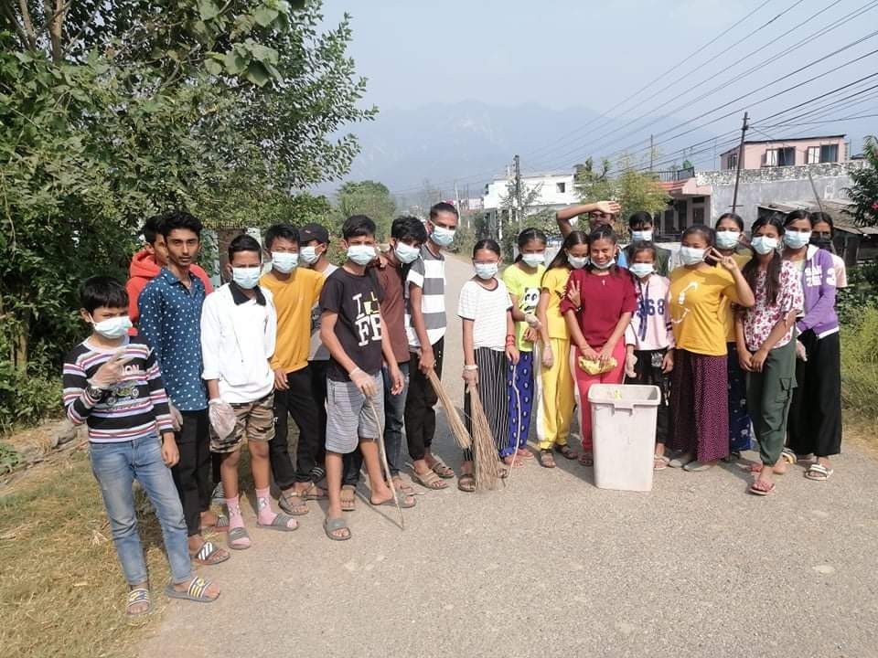 स्मृति युवा क्लबको नेतृत्वमा देवदहको मितेरी गाउँमा सरसफाइ