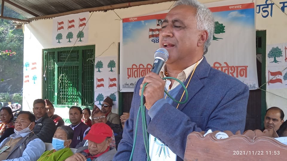 देशलाई अफ्ट्यारो पर्दा कांग्रेसले काँध थाप्छ :  भण्डारी