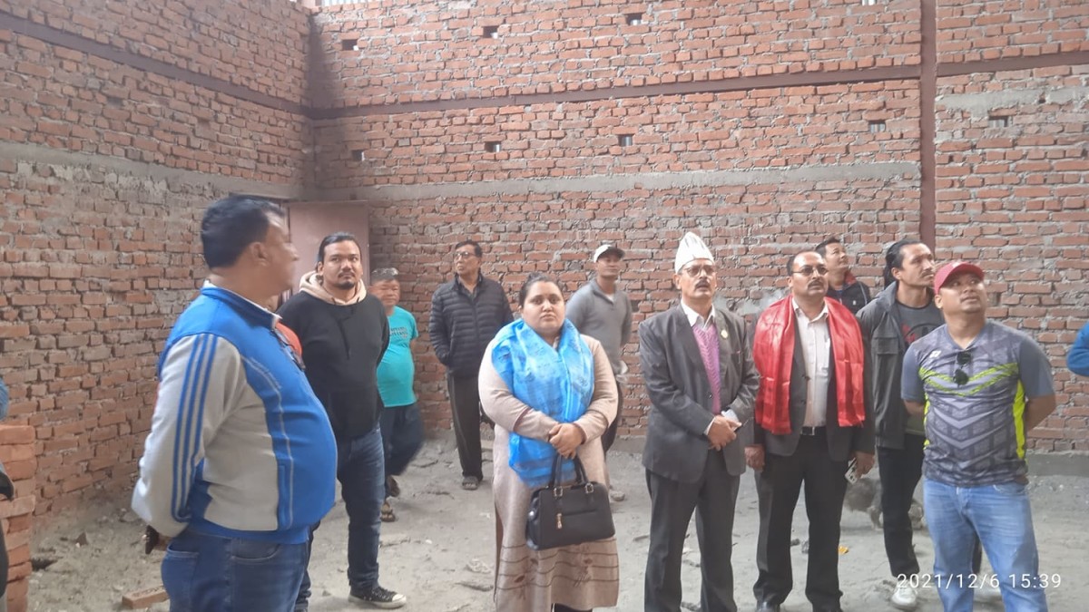 मन्त्री शर्माद्वारा रिडि खेल मैदानको स्थलगत निरीक्षण, द्वन्द्व पिडित परिवारसंग भेट