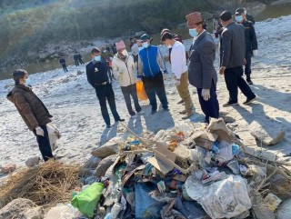 बाग्मती सफाइका अभियन्ता पुर्व मुख्यसचिव पौडेल जुटे कालीगण्डकी सफाइ अभियानमा
