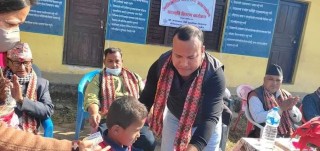 आफ्नो सम्पूर्ण पारिश्रमिक गरिव विद्यार्थीको छात्रबृत्तिमा खर्चिने मनकारी वडाध्यक्ष