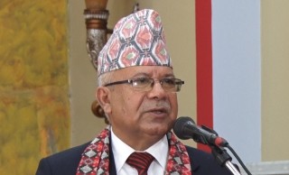 "राजतन्त्रको कुनै भविष्य छैन,राजाले व्यापार गरेर बसे हुन्छ"-माधव नेपाल