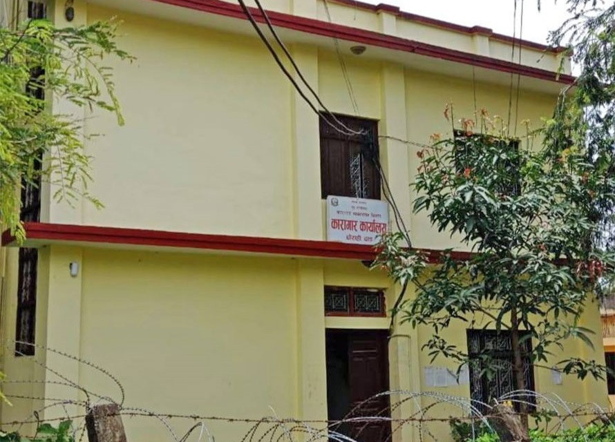 प्रहरीकै मोटरसाइकल लिएर कैदी फरार