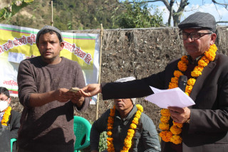 गुल्मीमा आगलागी पिडित दृष्टिविहीन दाजुभाइलार्ई आर्थिक सहयोग हस्तान्तरण
