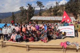 देवदह देखि बाजुरासम्म : सामाजिक सेवा समूहले वितरण गर्यो न्यानो लुगा