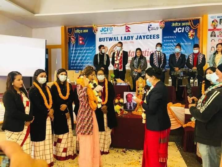 छाेरी बनेर बृद्धाश्रम पुगे बुटवल लेडी जेसीजका चेली 
