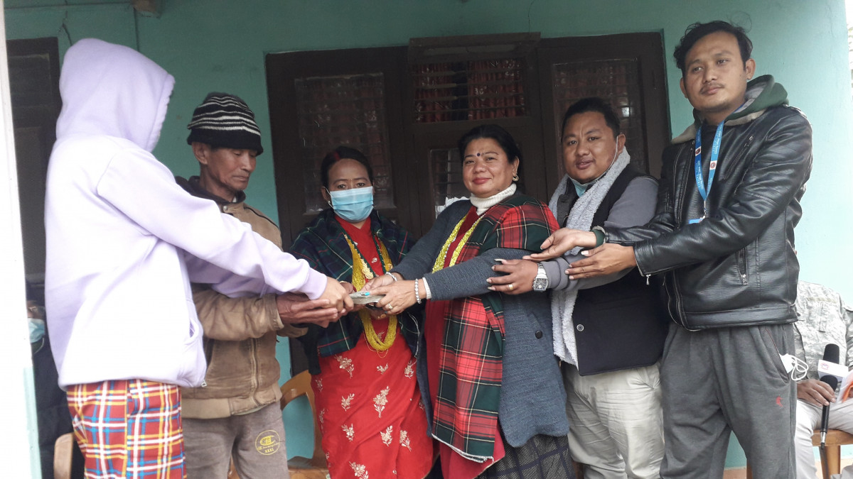 ब्रेन ट्युमरबाट पिडित विरामीलाई मगरसंसार फोटो ग्यालरीले जुटायो एक लाख बढी सहयोग