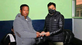 मगर संसार फ़ोटो ग्यालरीद्वारा  मृगौला पिडितलाइ आर्थिक सहयोग