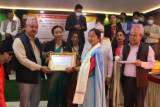 स्वास्थ्य सम्बन्धि दुईदिने पुनर्ताजगी तालिम सम्पन्न, १३ जना स्वयंसेविका सम्मानित 