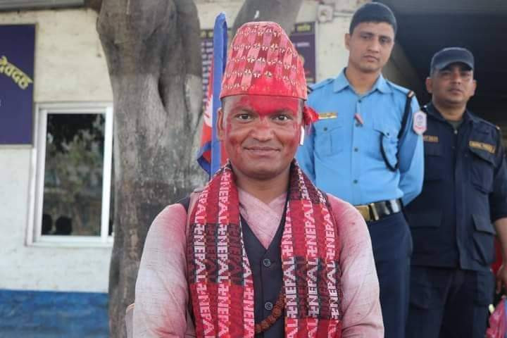 उल्टो पैदल यात्री ऋषी परियारलाई देवदहमा स्वागत