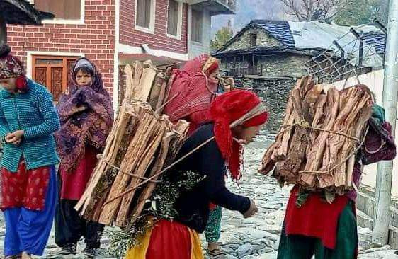 अन्तरविद्यालय महिला शिक्षक हाजिरी जवाफ प्रतियिगिताको उपाधि खड्ग माविलाई