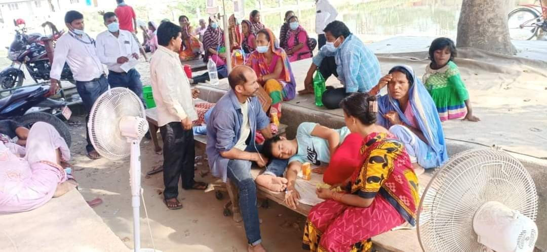 पढाई भईरहेकै अवस्थामा १५ जना विद्यार्थी बेहोस