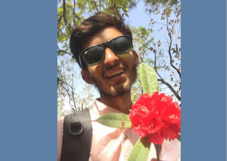कविता  : फूल सधैं यस्तो सोच्दो हो - रेशम अशोक