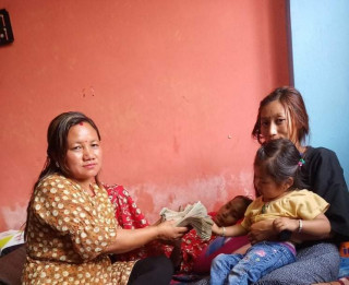क्यान्सर पीडित १८ बर्षिया महिलालाई मगर संसारको ६ लाख बढी सहयोग