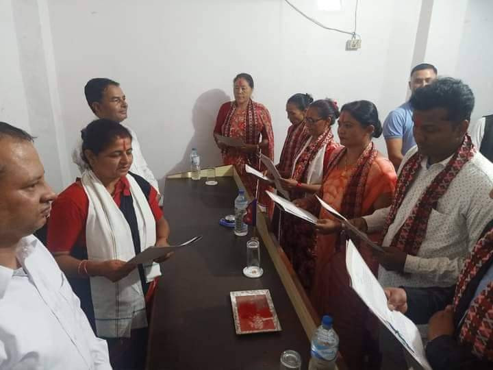 सुनवल नगरपालिकाका नवनिर्वाचित कार्यपालिका सदस्यहरुले सपथ लिए