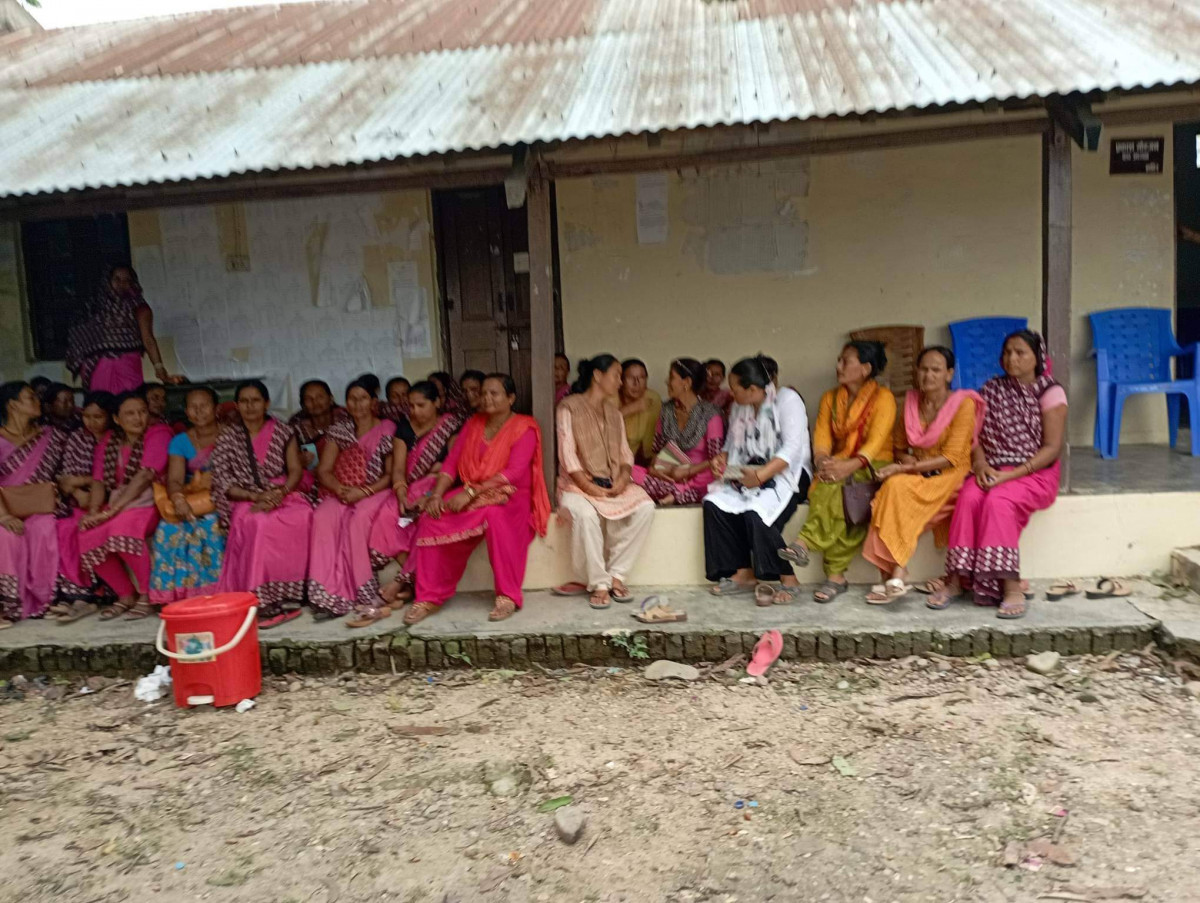 बढेको तलब माग गर्दै धनगढीमाइ नगरपालिकाको शिक्षा शाखामा तालाबन्दी  
