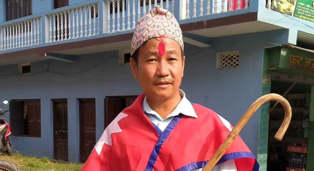 ट्राफिक नियम उल्लंघन गरेको आरोपमा हर्क साम्पाङलाई कारवाही